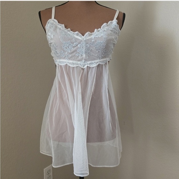Victoria's Secret Other - NWOT Victoria’s Secret Light Pink/White & Silver Tulle Babydoll Lingerie